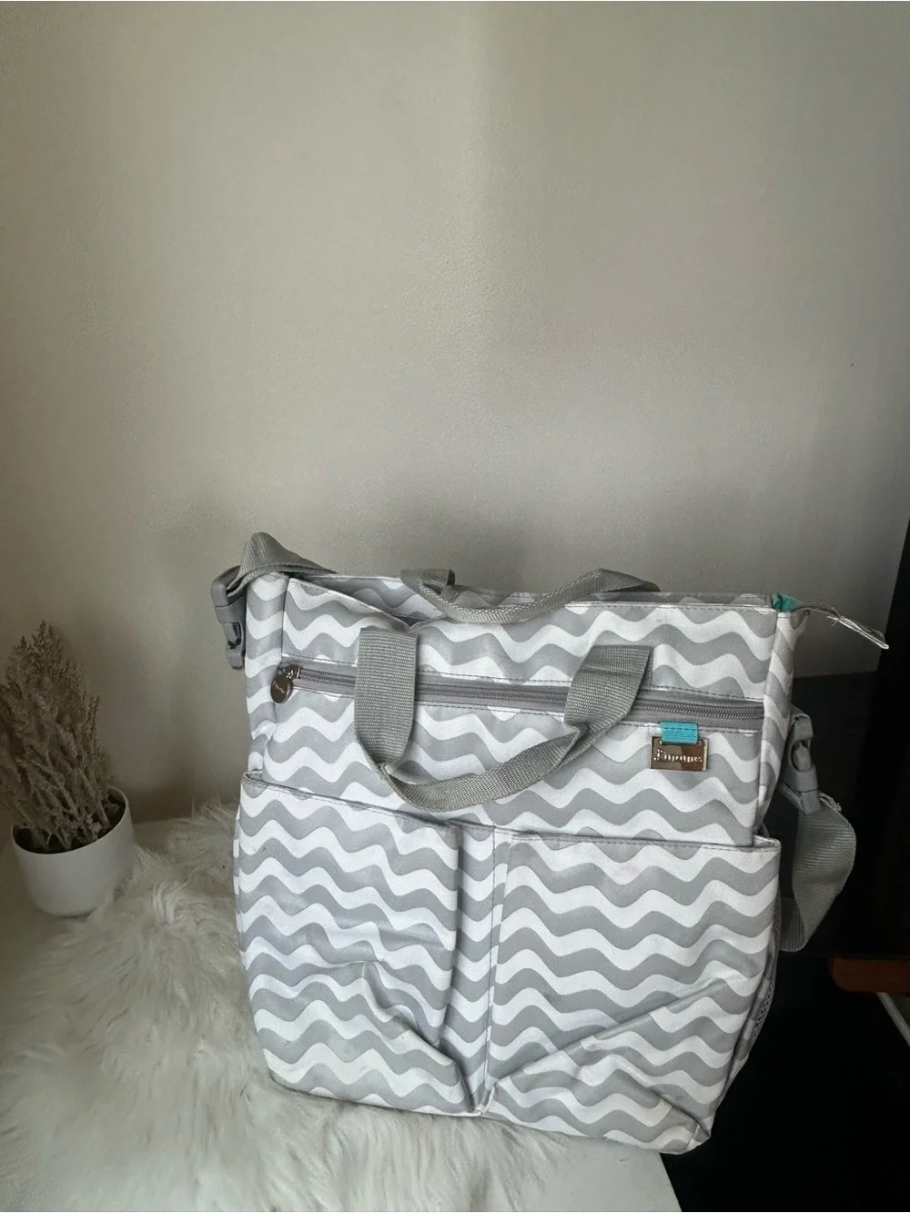 Lename Gray Wave-Pattern Tote Bag